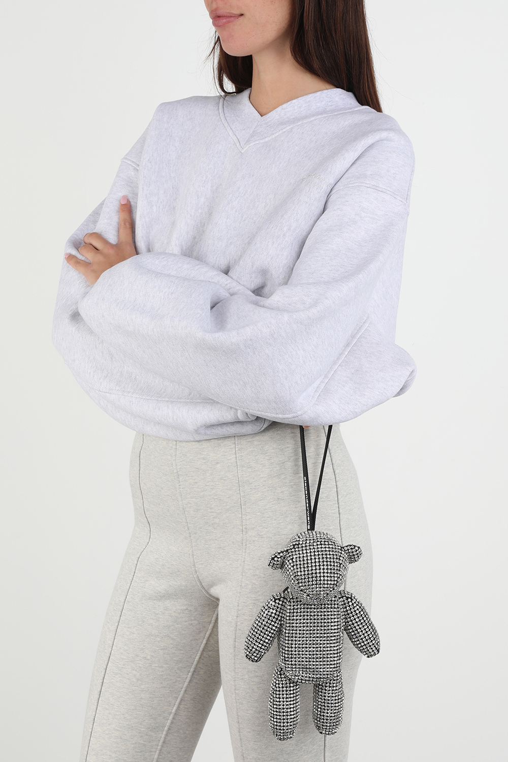 תמונת כל הלוק של ארנק דובי משובץ קריסטלים בגוון כסוף